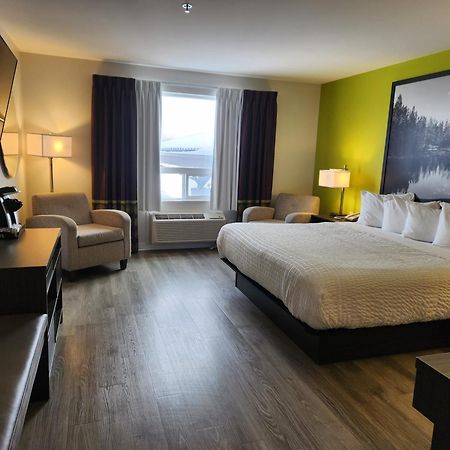 Super 8 By Wyndham Winnipeg East Mb Екстер'єр фото