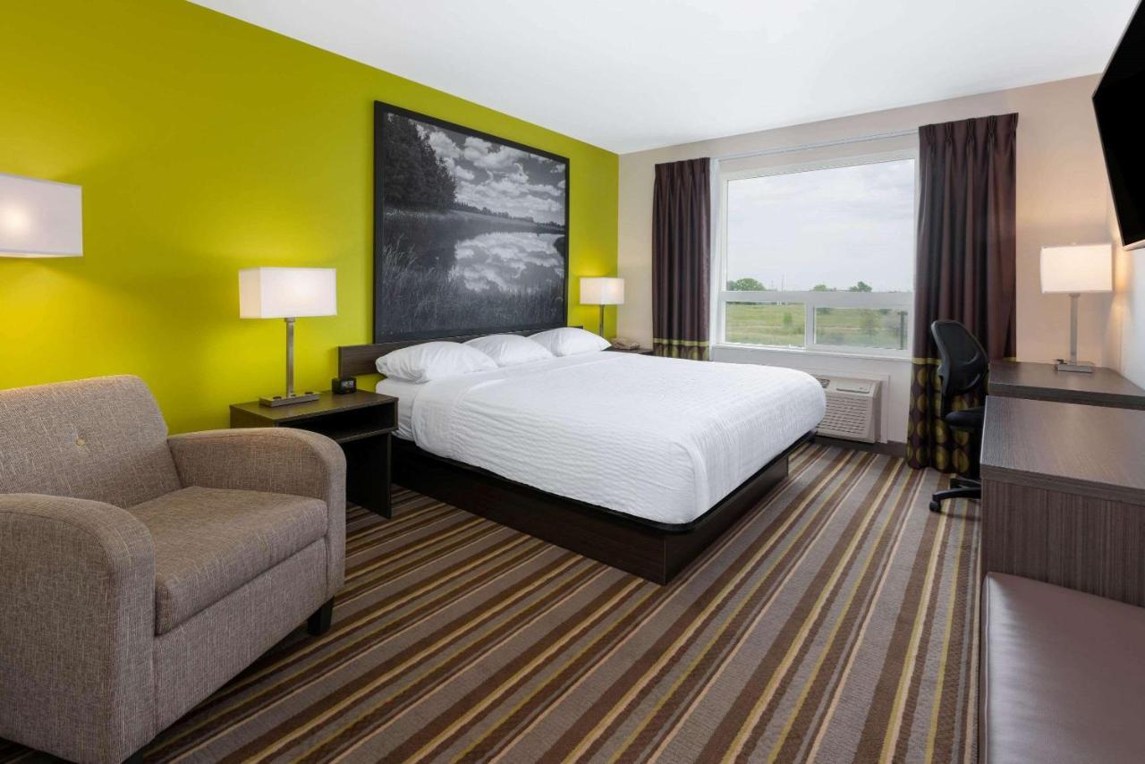 Super 8 By Wyndham Winnipeg East Mb Екстер'єр фото