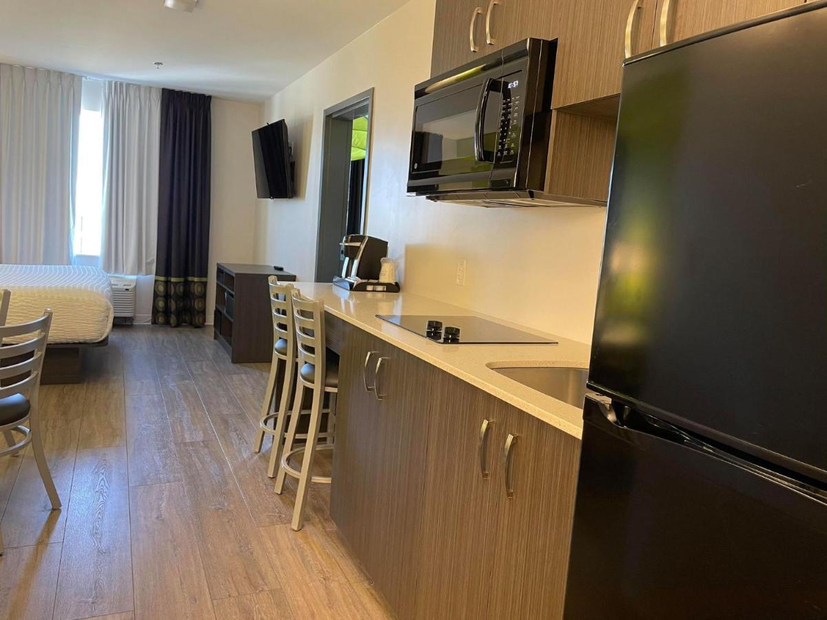 Super 8 By Wyndham Winnipeg East Mb Екстер'єр фото
