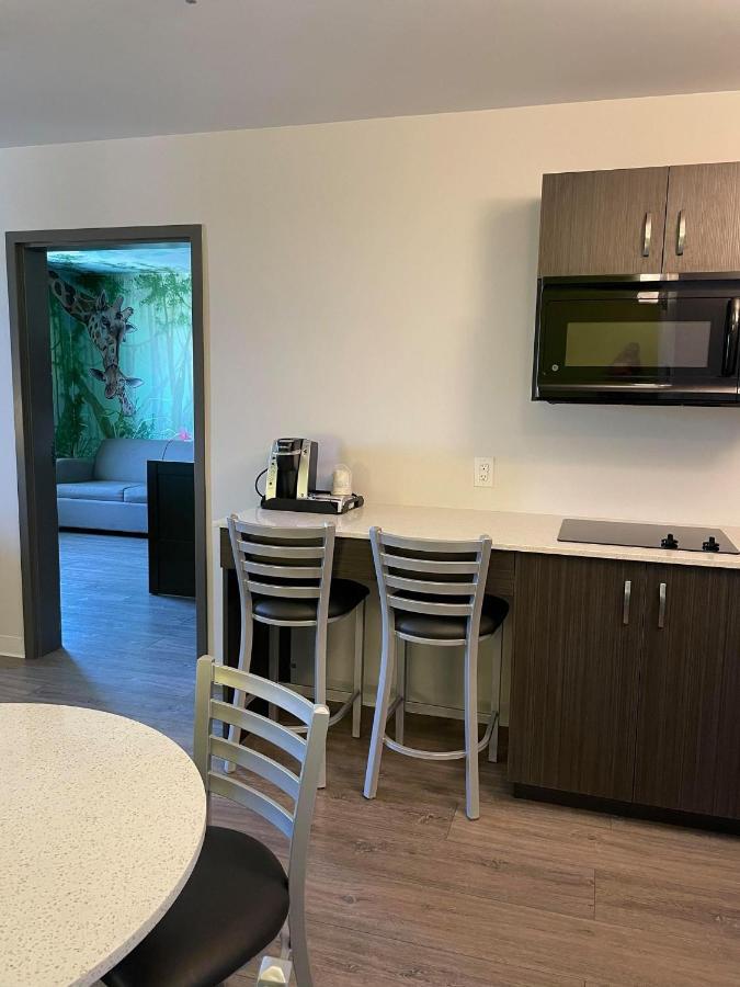 Super 8 By Wyndham Winnipeg East Mb Екстер'єр фото