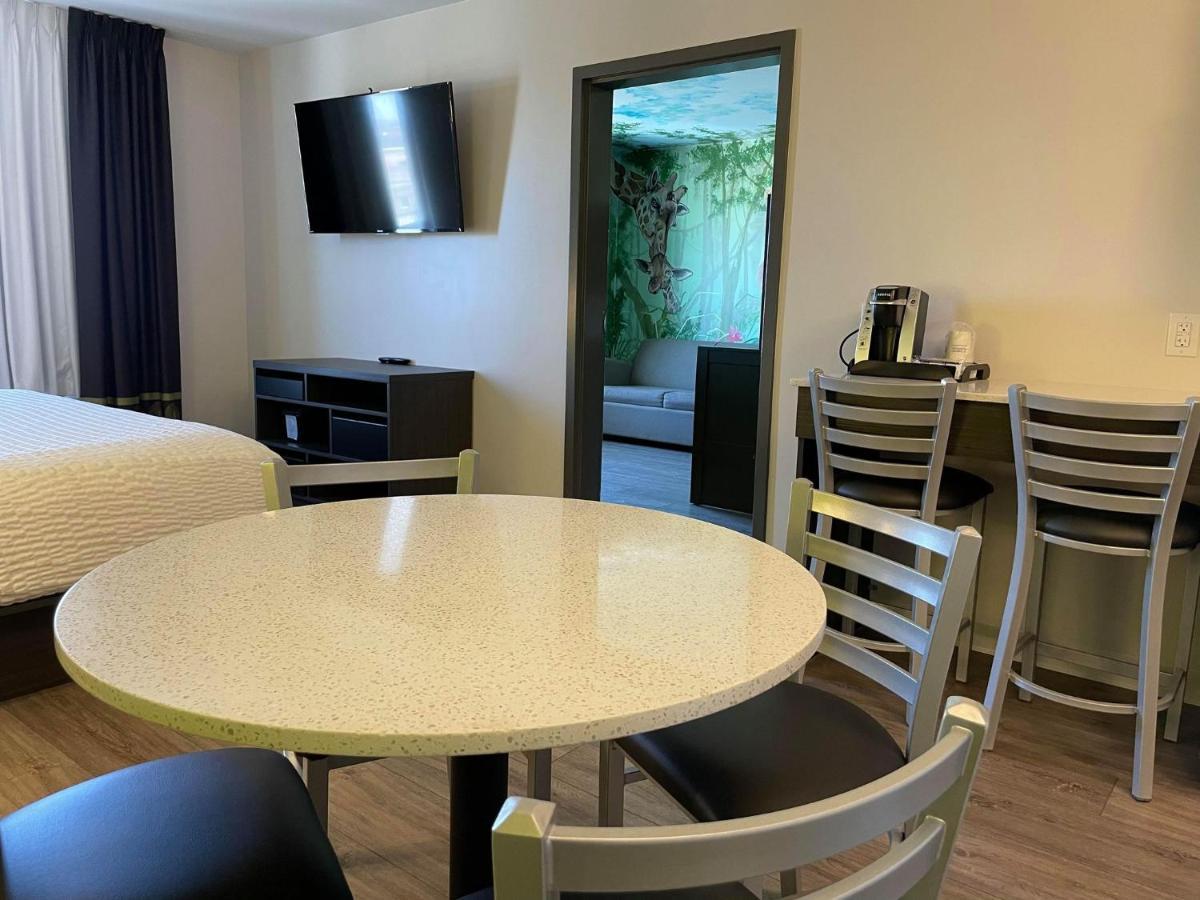 Super 8 By Wyndham Winnipeg East Mb Екстер'єр фото