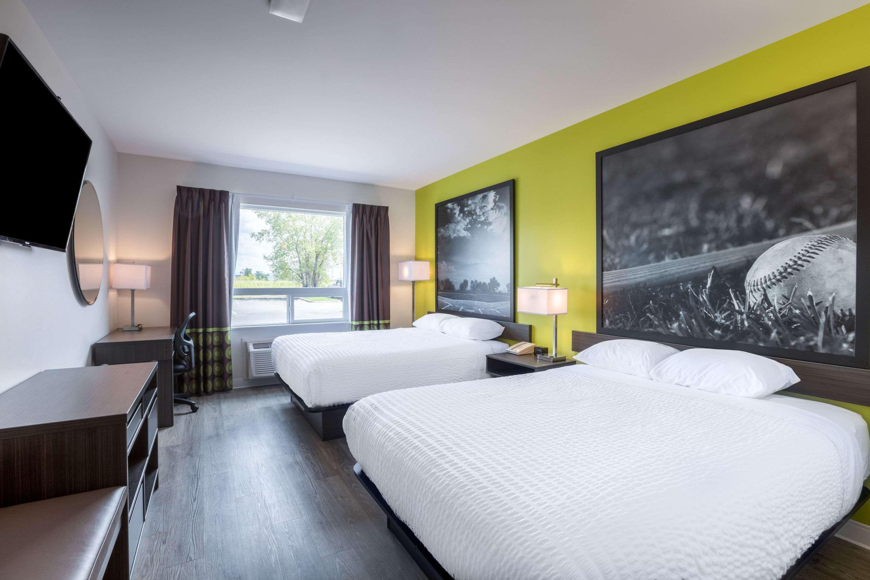 Super 8 By Wyndham Winnipeg East Mb Екстер'єр фото
