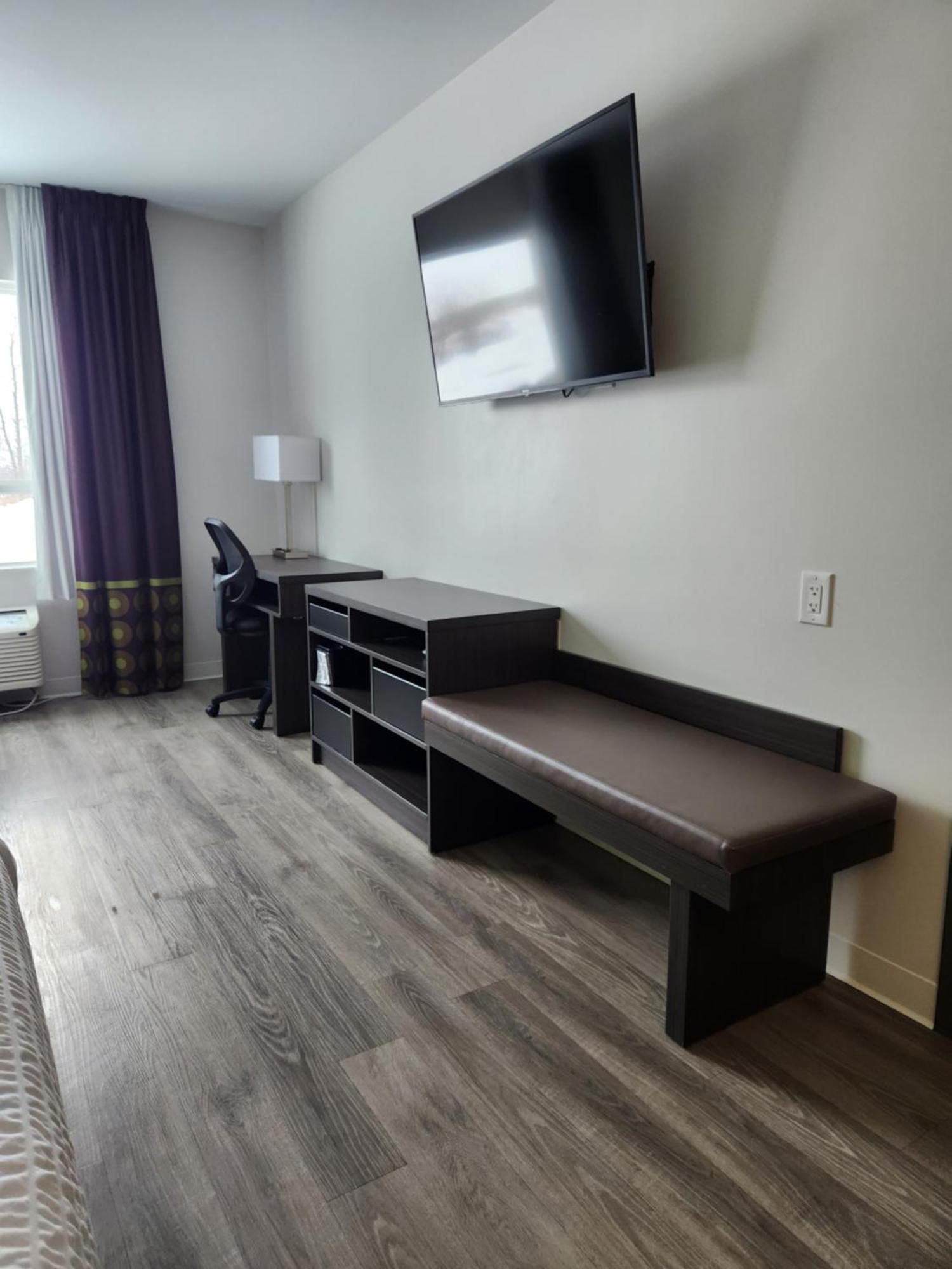 Super 8 By Wyndham Winnipeg East Mb Екстер'єр фото